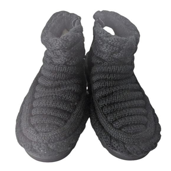 UGG CLASSIC MINI CHUNKY KNIT BLACK CARDY BOOT Size.. US 6 - Picture 2 of 9